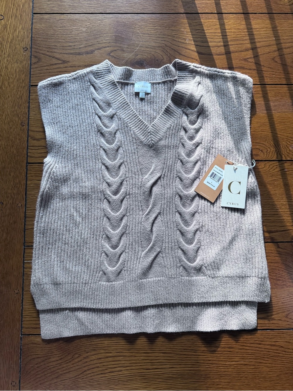 NWT Cable-Knit V-Neck Sweater Vest in Light Beige